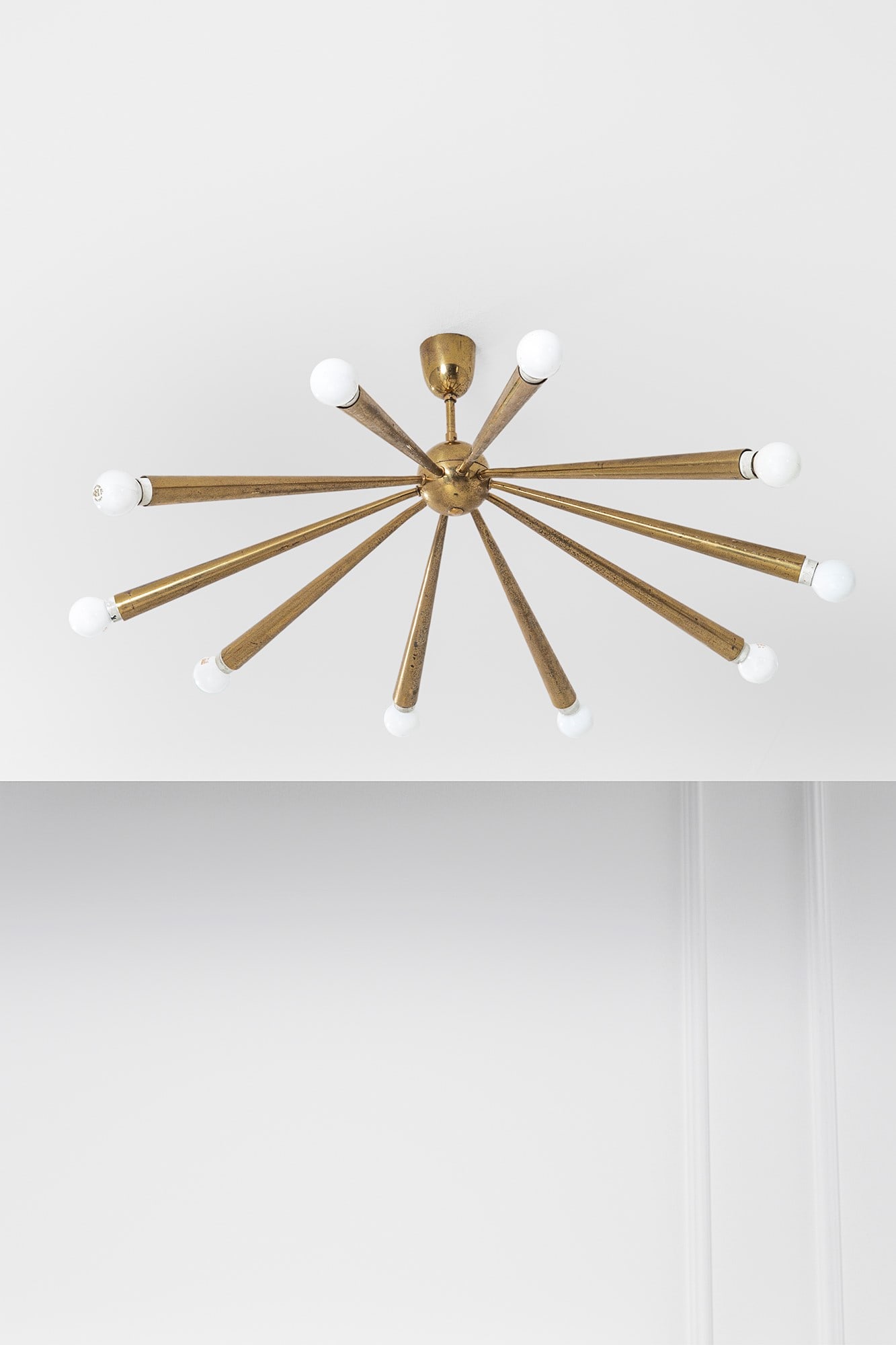 Lampadario Sputnik: Lampadario Sputnik Ottone lucido. 1950 ca. h cm 30, diam. cm 75