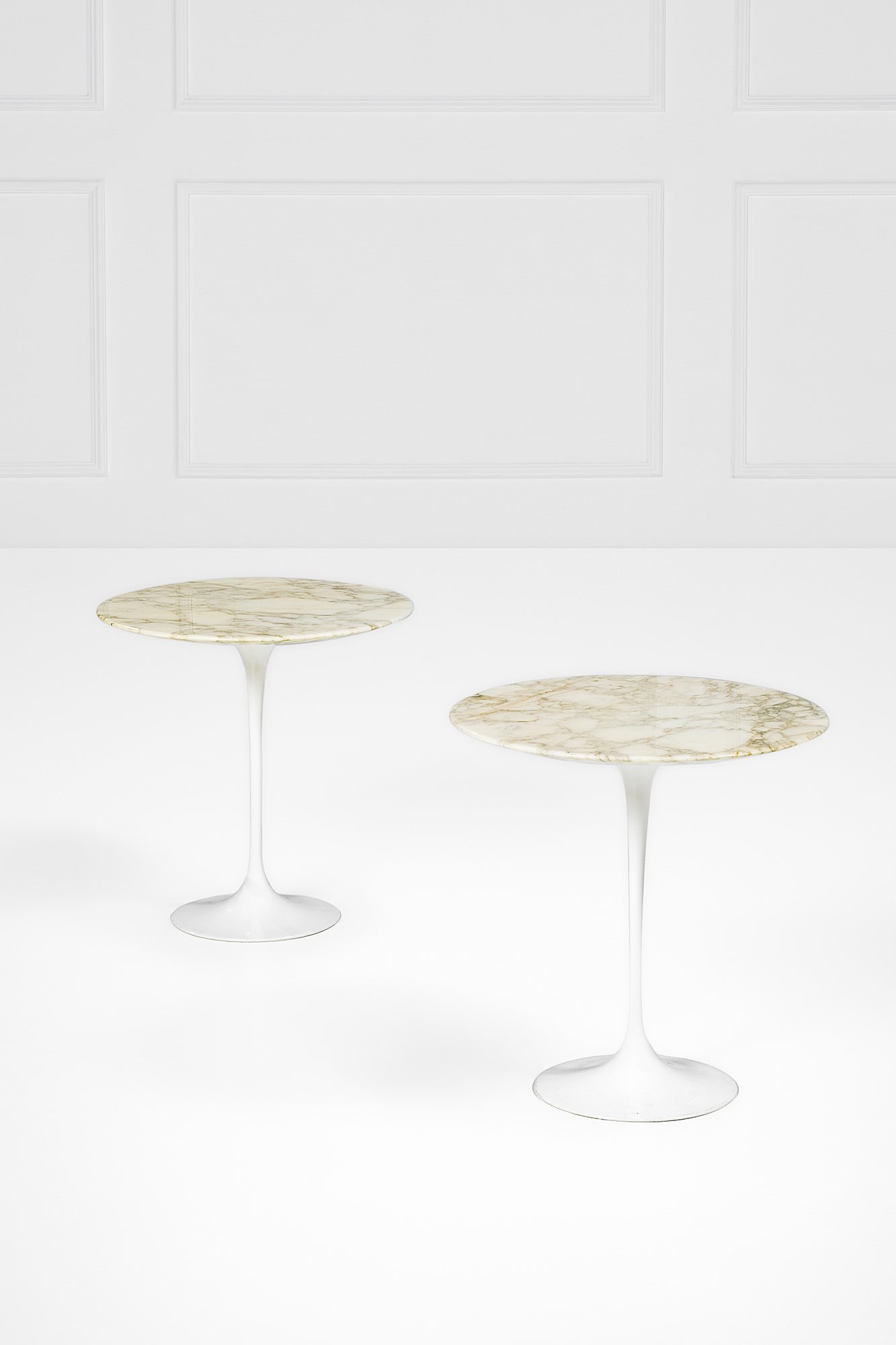 Eero Saarinen. Due tavolini mod. Tulip della collezione Pedestal (1 of 3)