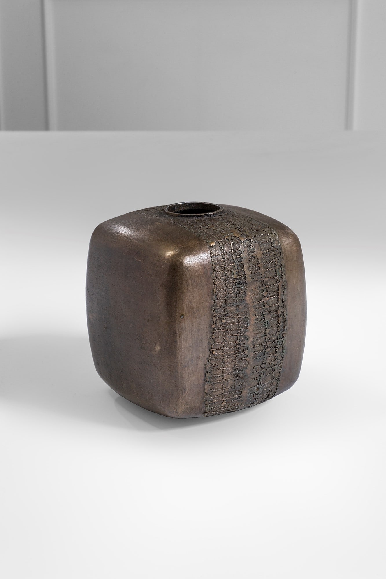 Lorenzo Burchiellaro. Vaso (1 of 2)