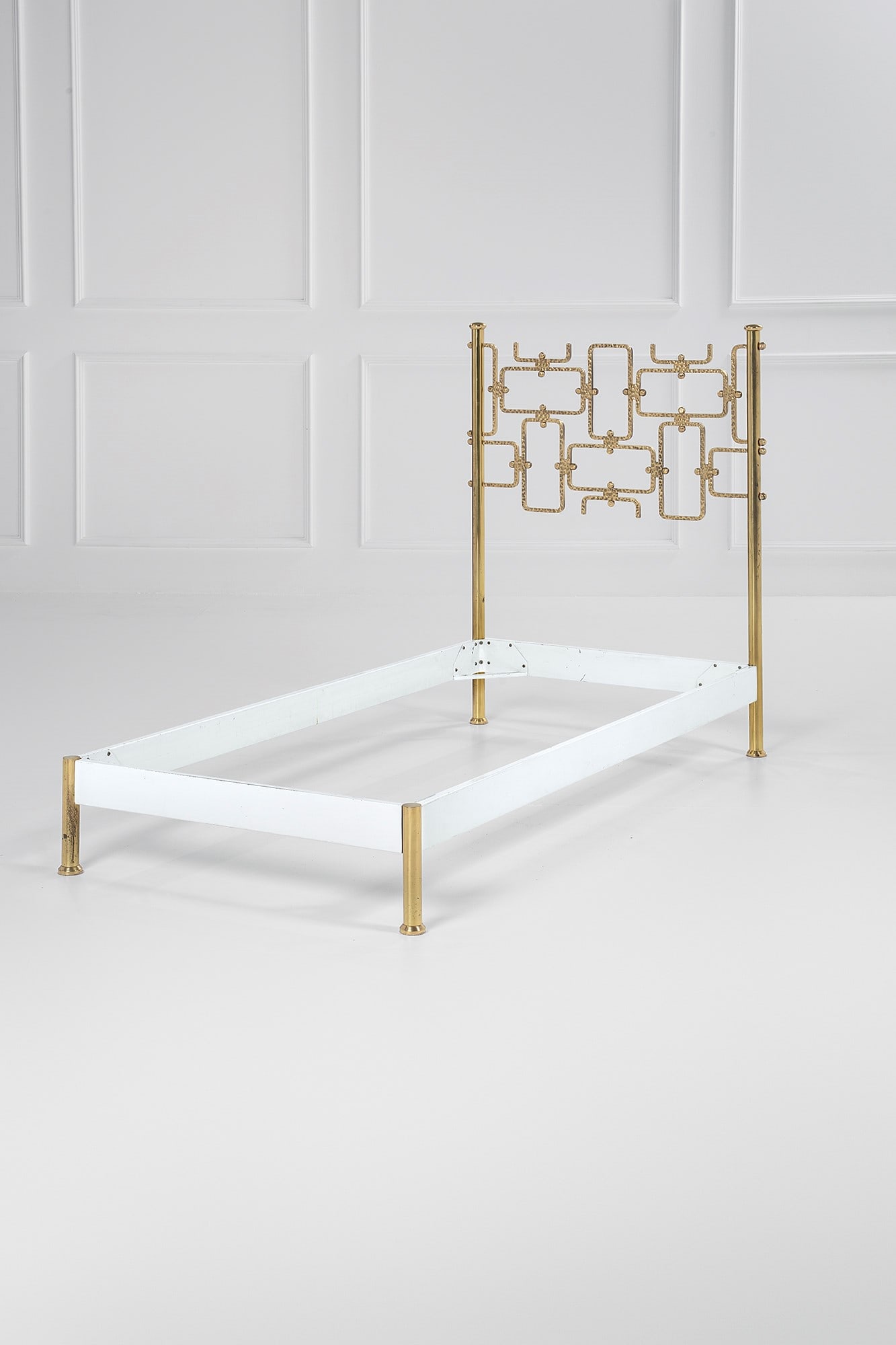 Osvaldo Borsani. Daybed (1 of 3)