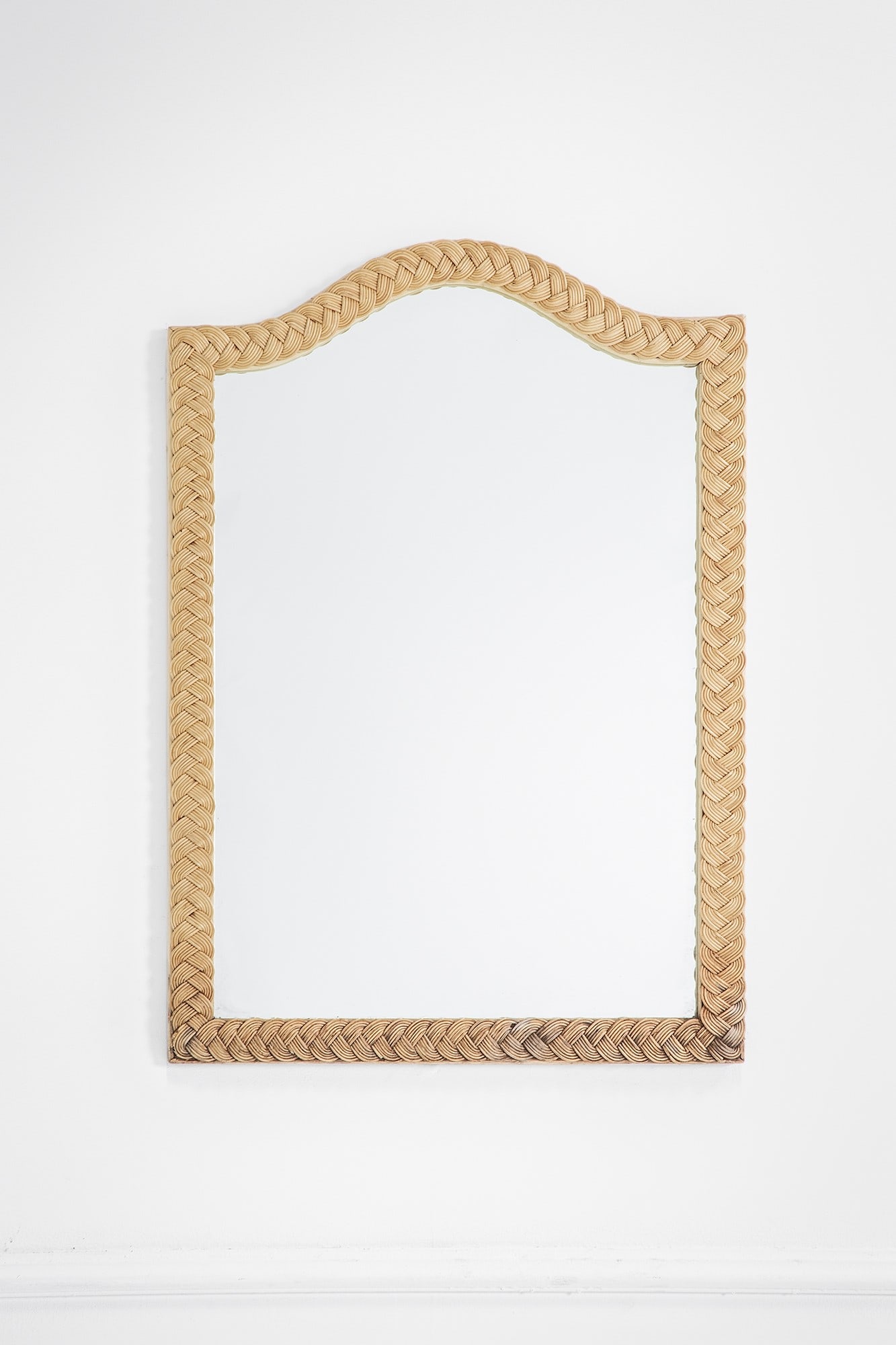 Specchiera: Specchiera Midollino intrecciato, legno, vetro specchiato. 1970 ca. cm 82x57x2