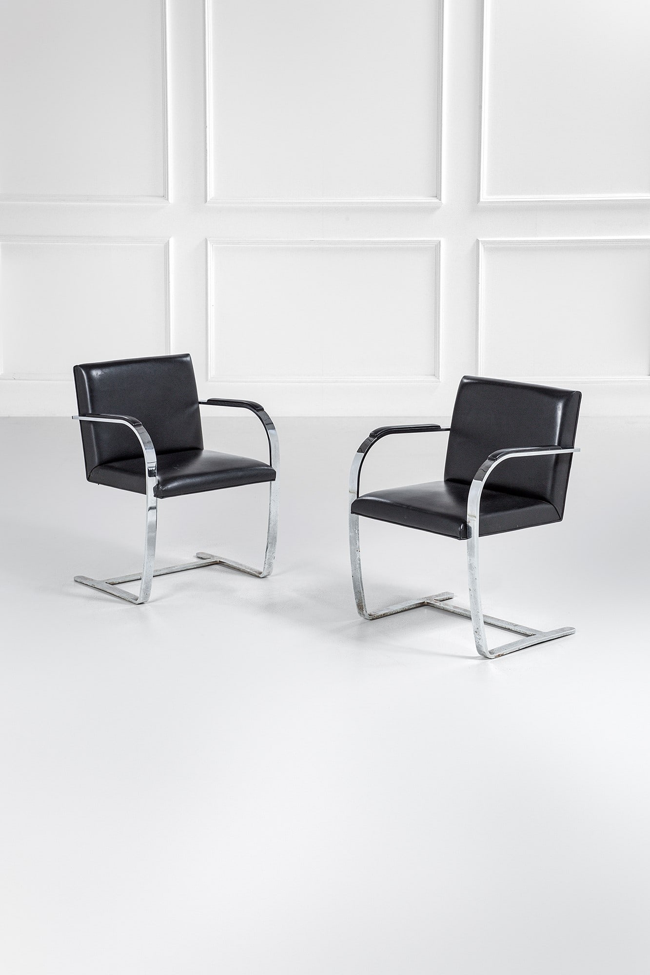 Ludwig Mies Van Der Rohe. Due poltrone mod. MR50 detto Brno (1 of 3)