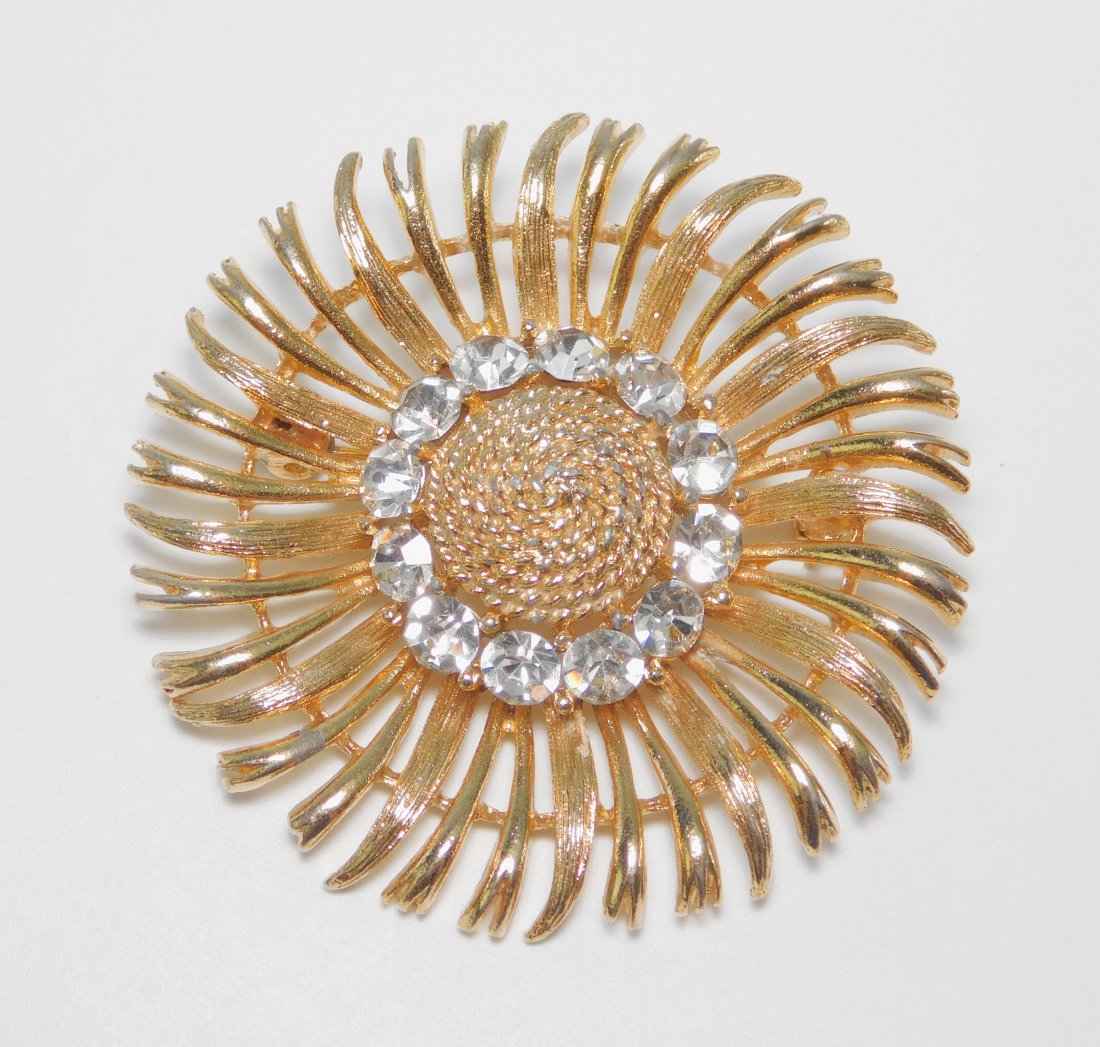 Vintage Lisner Crystal Rhinestone Gold Tone Brooch (1 of 3)