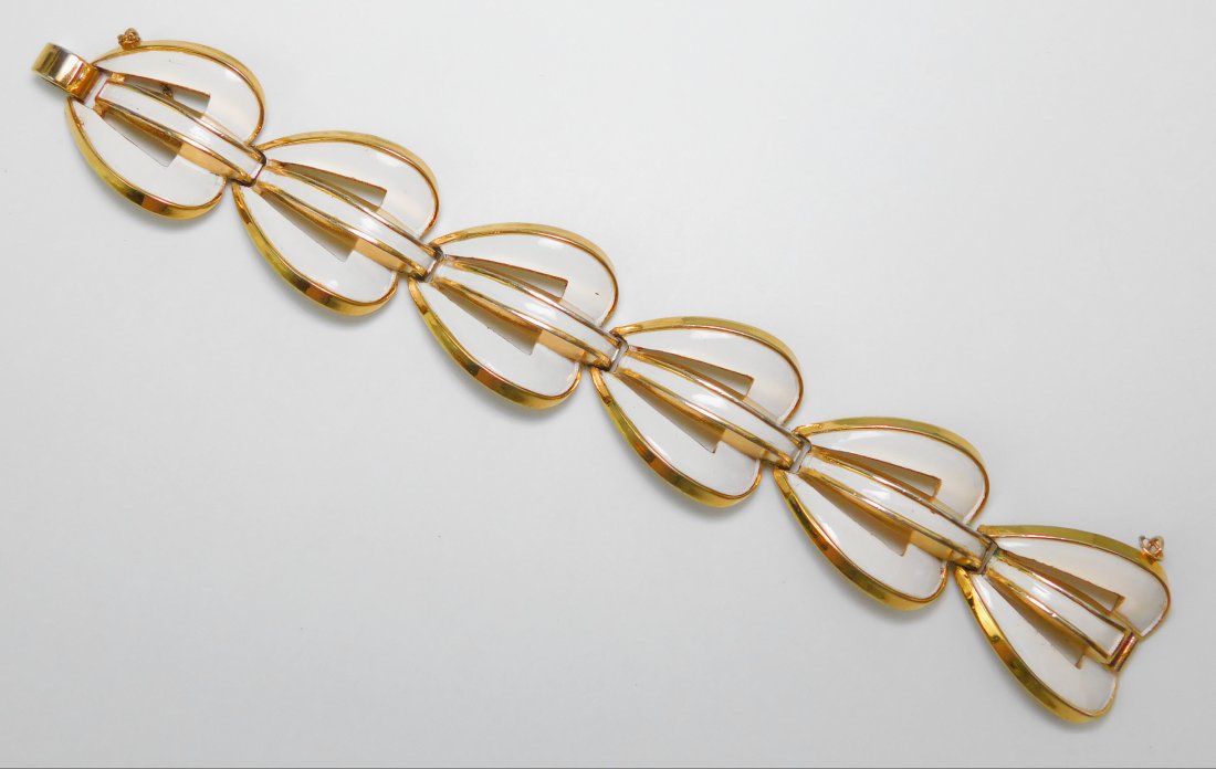 Vintage Crown Trifari White Enamel Bracelet: Bracelet: 7", needs safety chain