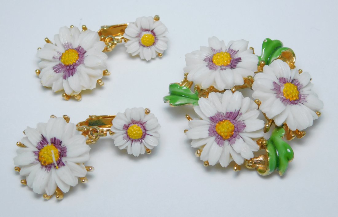 Vintage Lisner Molder Flower Brooch & Earring Set (1 of 8)
