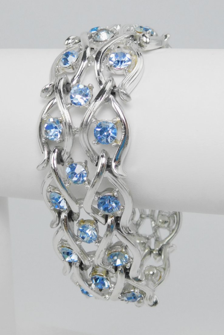 Vintage Lisner Blue Rhinestone Silver Tone Bracelet (1 of 4)