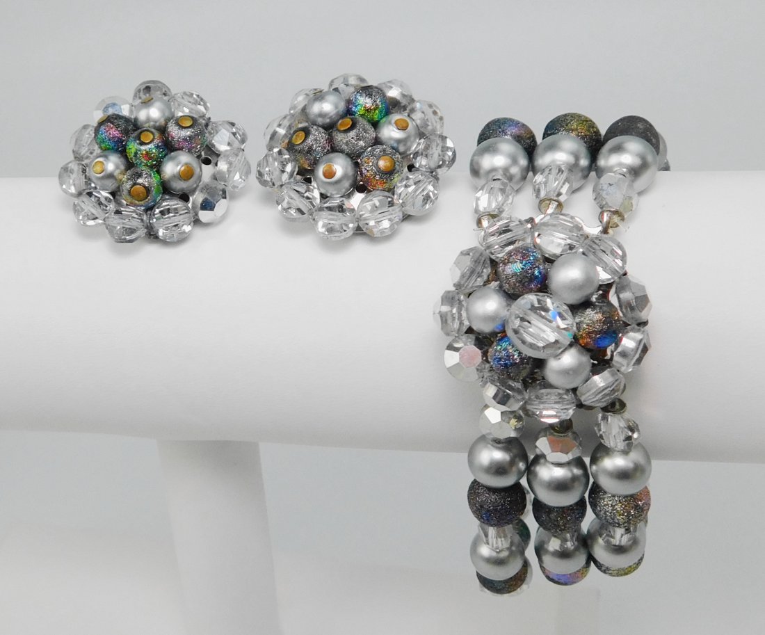 Vintage Gray Bead Bracelet & Earring Set: Bracelet: 7" x 1", Earrings 1"