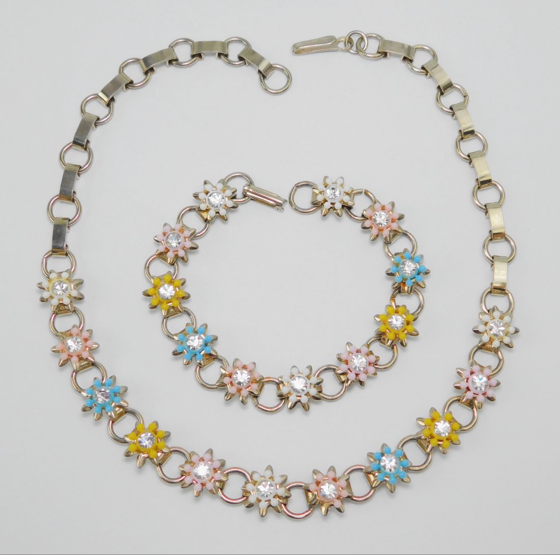 Vintage Pastel Flower Necklace & Bracelet Set: Necklace: 16", Bracelet: 8"