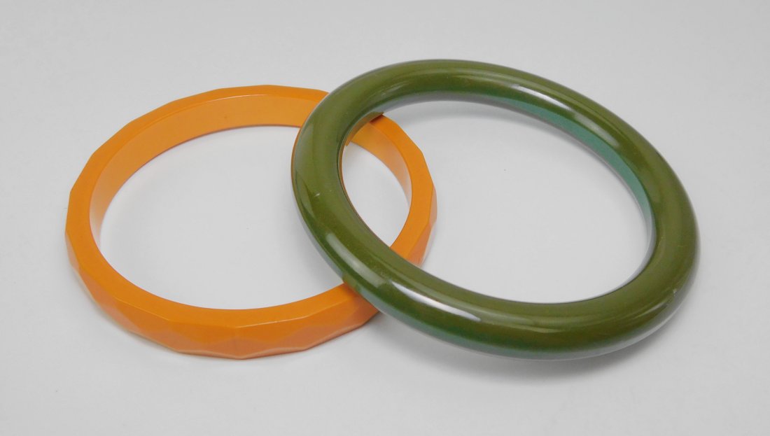 Two Vintage Bakelite Bangle Bracelets (1 of 7)