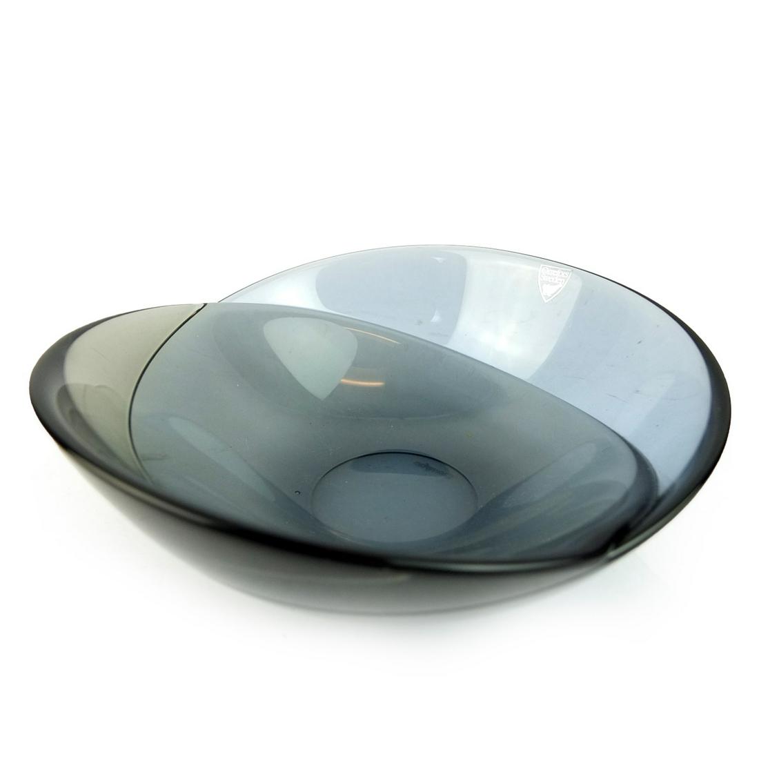 Orrefors Bowl: Vintage Orrefors Free Form Smoked Glass Bowl. Signed on the base and Orrefors company label attached on the surface. Measures 2-1/2" x 7". Condition: Good condition. Estimate 40.00 - 60.00 Domestic sh
