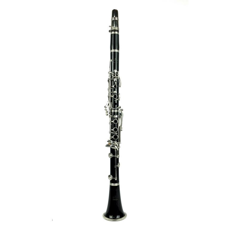 Evette Clarinet in Fitted Case: Vintage Evette Clarinet in Original Fitted Case. Marked on the instrument and case. Clarinet measures 26-5/8" L. Case measures 4" x 13-3/4" x 8-1/2". Condition: Good condition. Estimate 20.00 - 60.00 