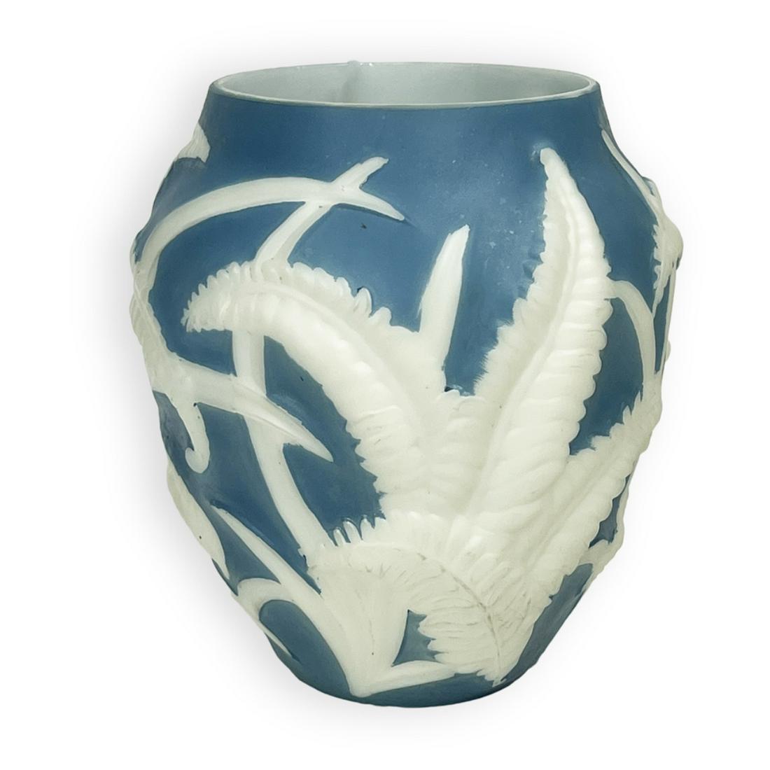 Circa 1930s Phoenix Glass Vase: Circa 1930s Art Deco Phoenix Glass Fern Vase. Unmarked. Measures 7" x 6". Condition: Good condition. Estimate 40.00 - 80.00 Domestic shipping Third party