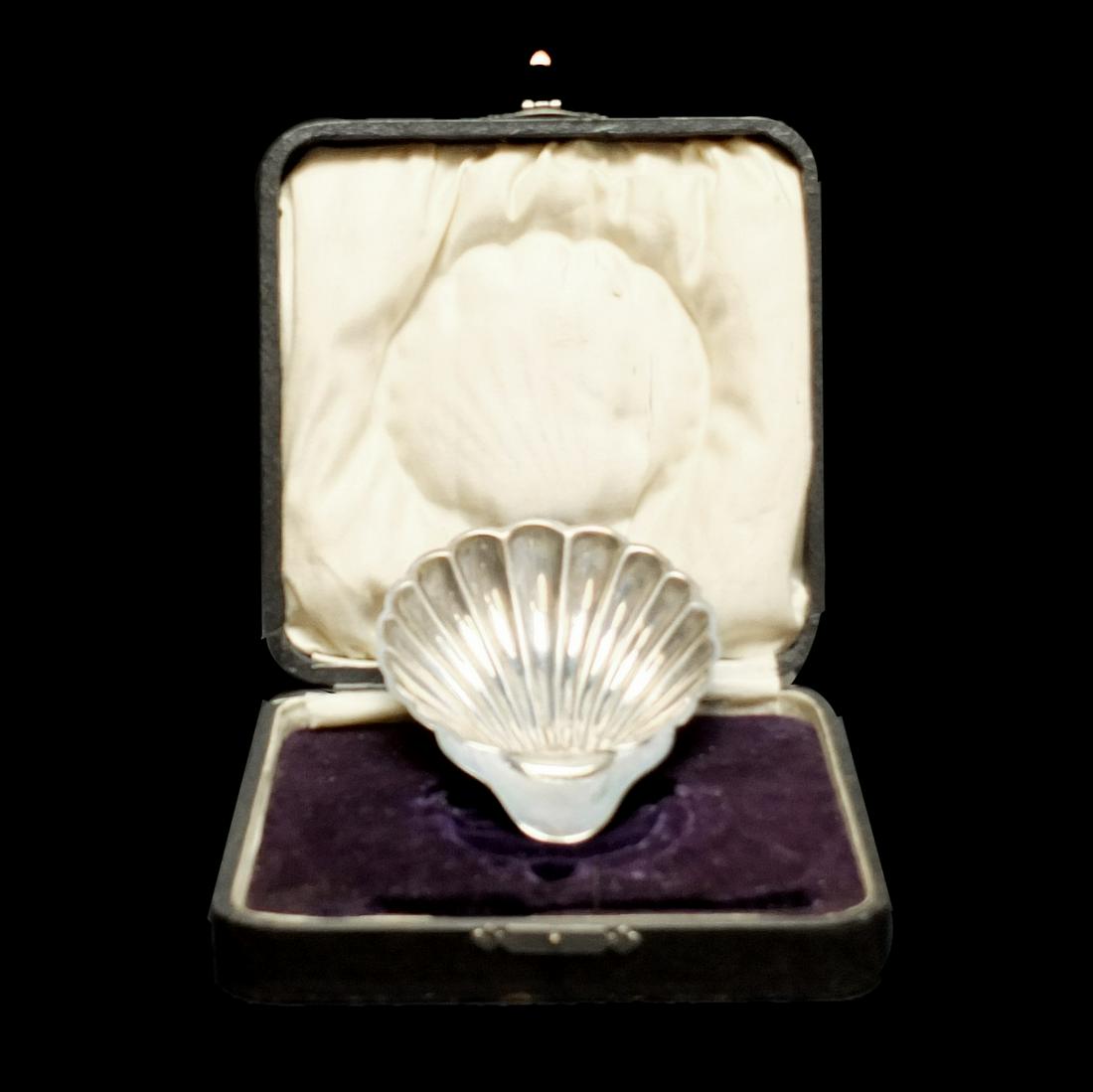 Vintage English Silver Shell Form Footed Dish with Presentation Case. Hallmarked. Measures 3/4" x (1 of 5)