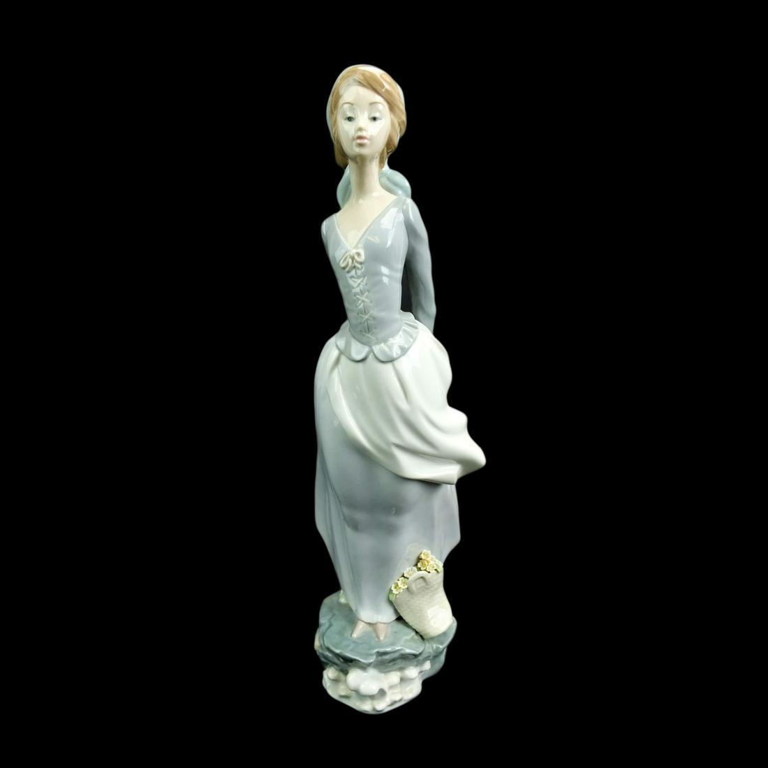 Large Lladro Porcelain Figurine (1 of 4)