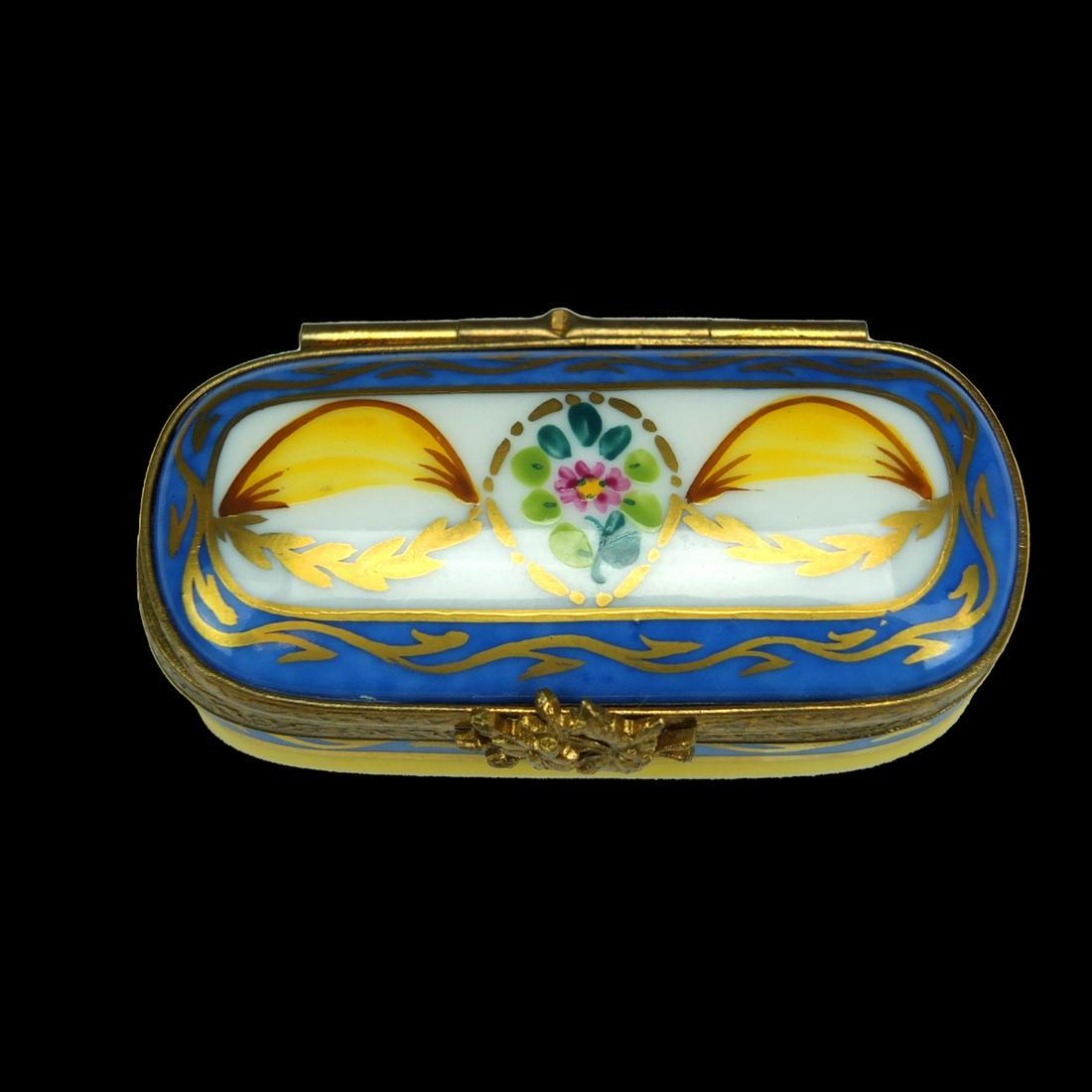 Vintage Limoges Porcelain Pill Box (1 of 3)