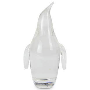 Vintage Steuben Glass Figurine: Vintage Steuben Glass Penguin Figurine. Signed. Measures 6-1/2" x 3-1/4". Condition: Minor scuffs to the base. Estimate 40 - 120 Domestic shipping Third party