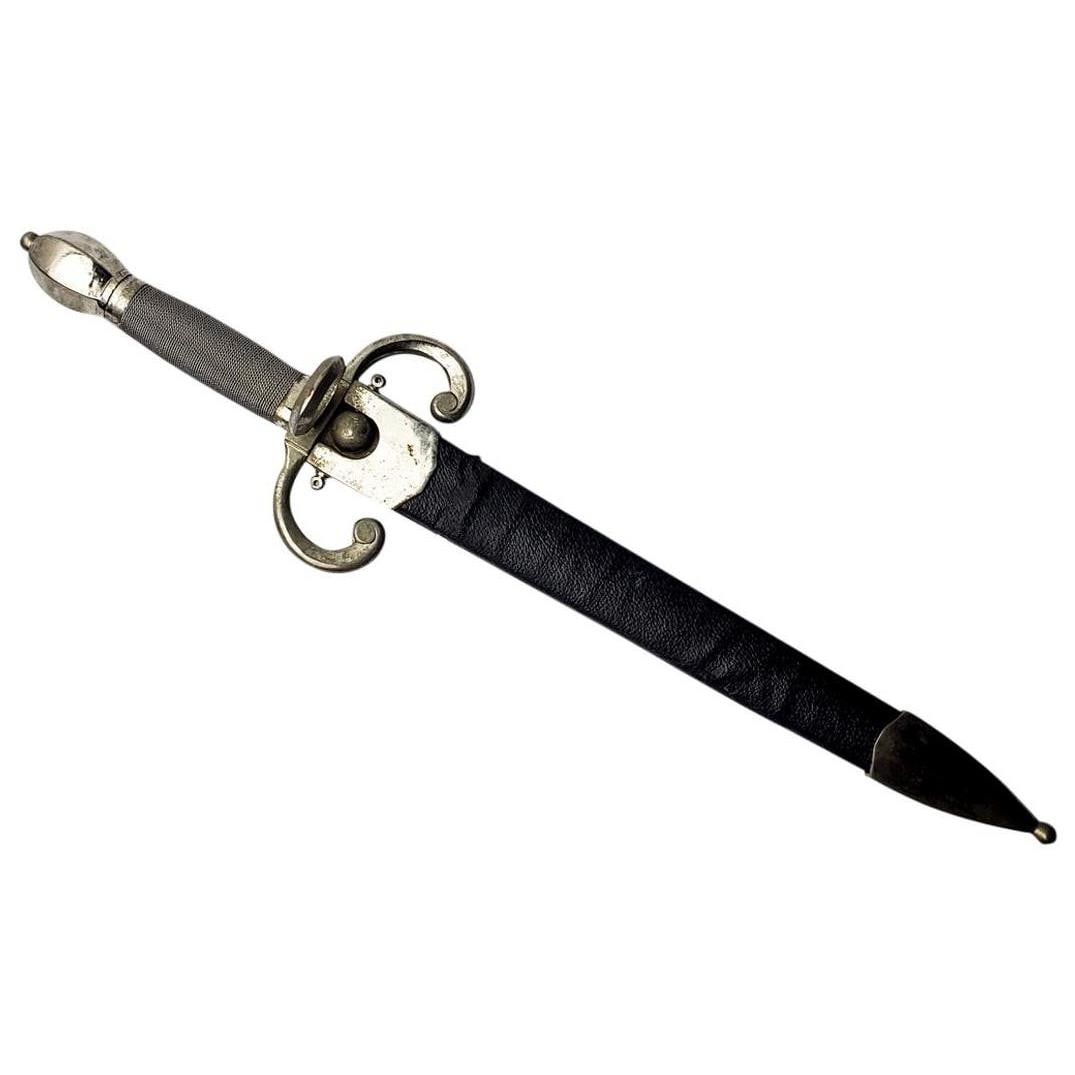 Reproduction Hanwei Trident Main Gauche Dagger (1 of 2)