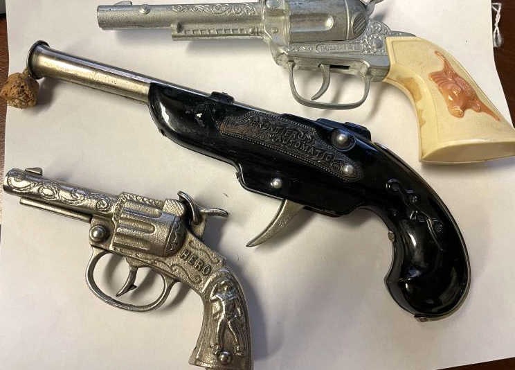Vintage Toy Cap Guns (1 of 1)