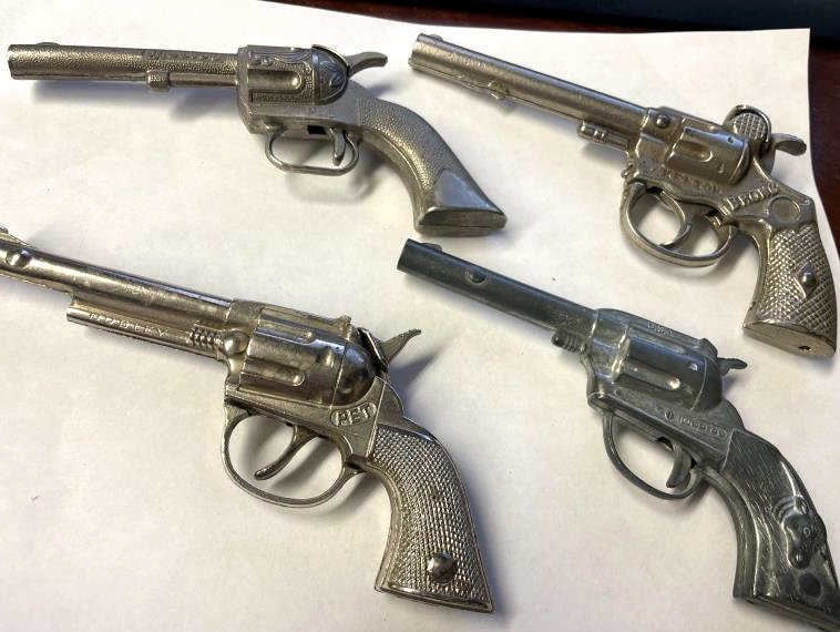 Vintage Toy Cap Guns (1 of 1)