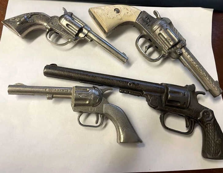 Vintage Toy Cap Guns (1 of 1)