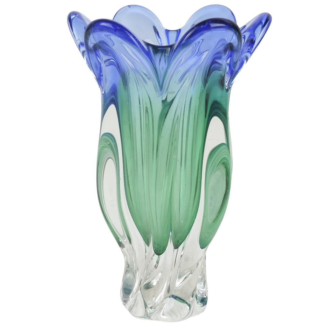 Vintage Murano Art Glass Vase: Vintage Murano Cut to Clear Art Glass Vase. Measures 9-1/2" x 6-1/4". Condition: Good condition. Estimate 100 - 300 Domestic shipping Third party