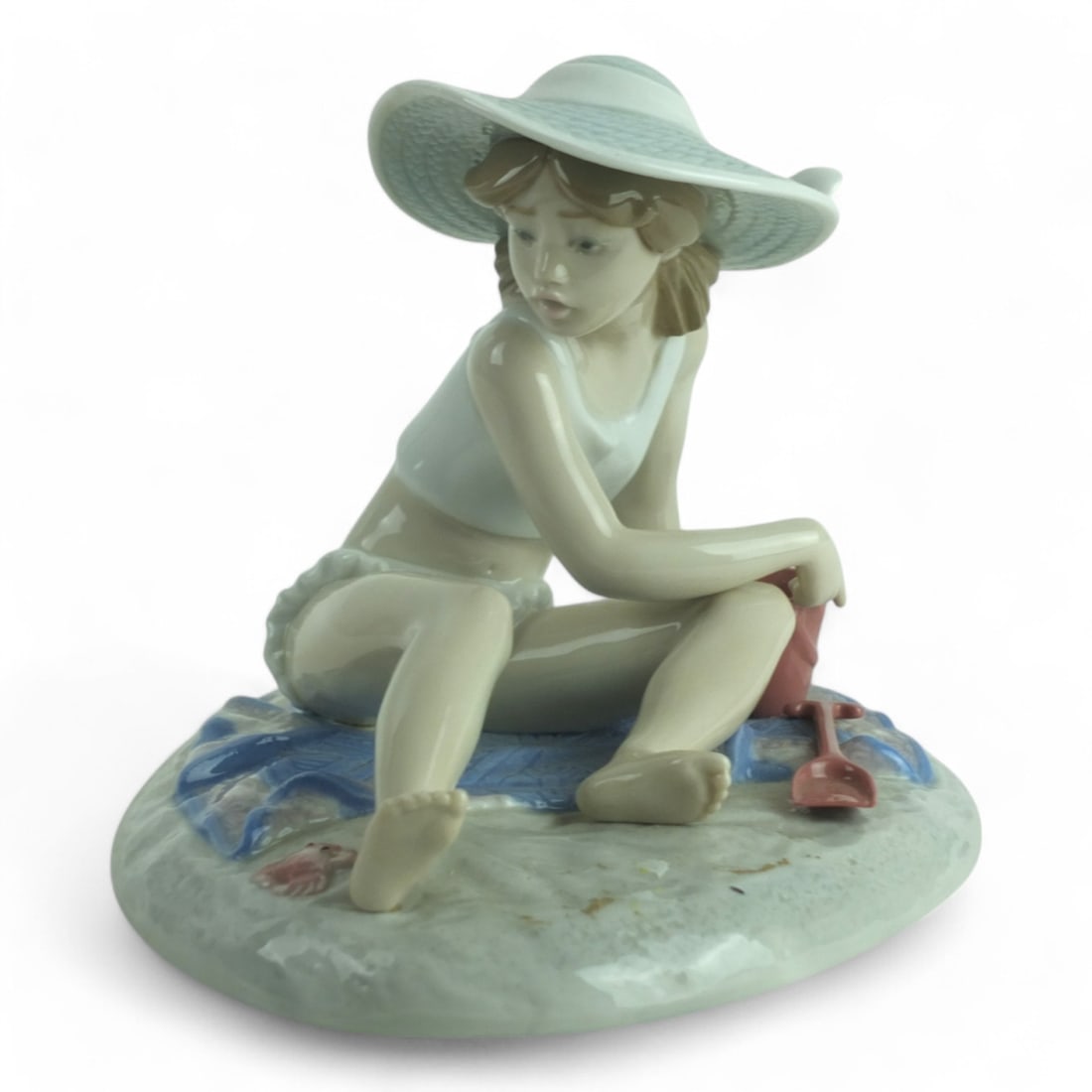 Lladro "Sandcastles" Porcelain Figurine: Vintage Lladro "Sandcastles" Porcelain Figurine. Signed and numbered 5488 on the base. Measures 5-1/4" x 6-1/4" x 5-1/2". Condition: Good condition. Estimate 50 - 150 Domestic shipping Third party