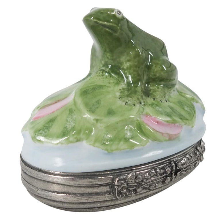 Large Limoges Pill Box: Large Limoges Hand Painted Pill Box with Pewter with lid. Signed on the interior. Measure 3" x 3-1/2" x 2-1/2". Condition: Good Condition Estimate 50 - 150 Domestic shipping Third Party
