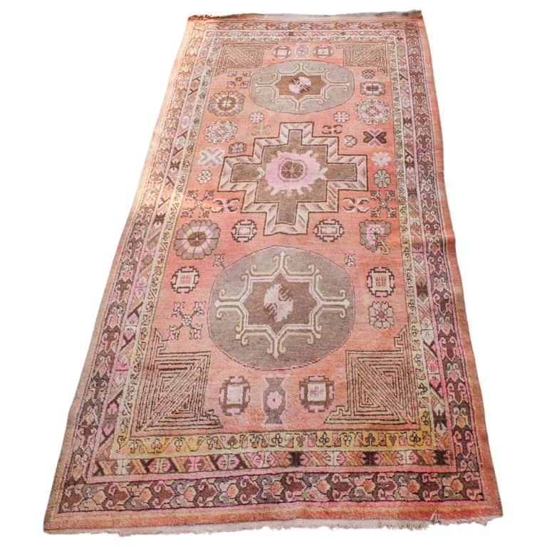 Semi Antique Persian Rug: Semi Antique Persian Chiraz Wool Rug. Measures 113-1/2" x 56". Condition: Losses to the fringes, bleeding and needs cleaning. Estimate 300 - 500 Domestic shipping Third Party