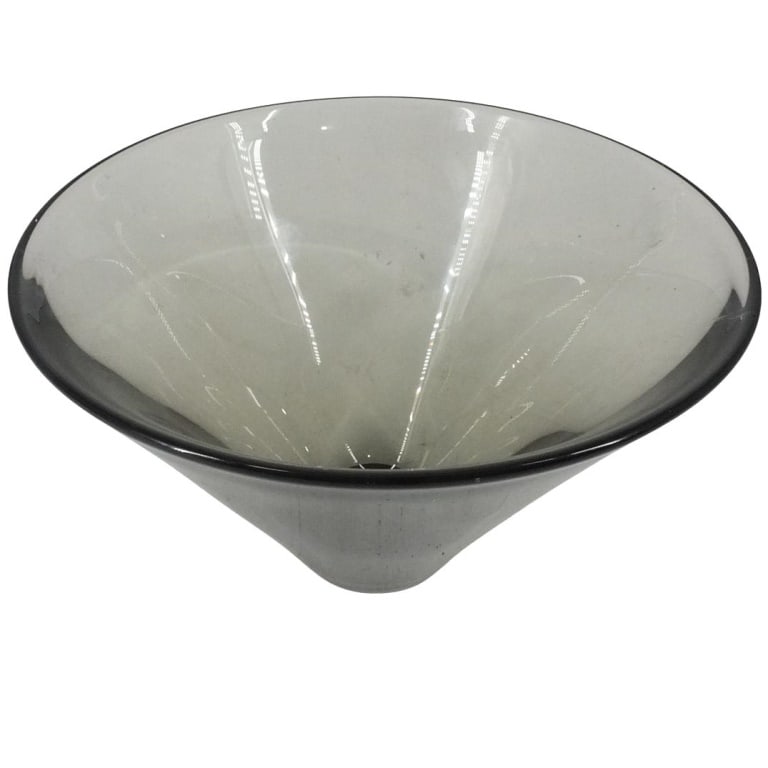 Vintage Holmegaard Glass Bowl: Vintage Holmegaard Scandinavian Art Glass Bowl. Signed on the base. Measures 6-1/2" x 9-1/4" diam. Condition: Good condition. Estimate 50 - 150 Domestic shipping Third party