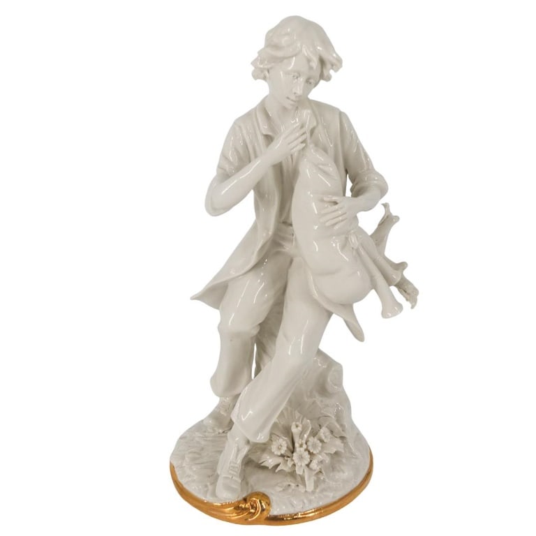 Vintage Capodimonte Porcelain Figurine: Vintage Capodimonte Porcelain Bag Pipe Player Figurine. Signed. Measures 9-3/4" x 5". Condition: Good condition. Estimate 50 - 150 Domestic shipping Third party