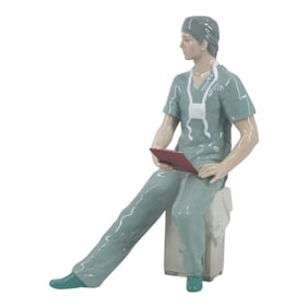Lladro Porcelain Figurine Surgeon #8657