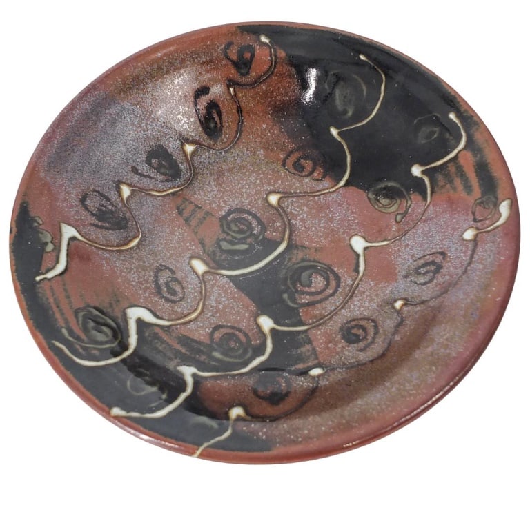 David Leach (1911 - 2005): David Leach, British (1911 - 2005) Polychrome Ceramic Low Bowl. Measures 2-1/4" x 10-1/2". Condition: Good Condition Estimate 50 - 150 Domestic shipping Third Party