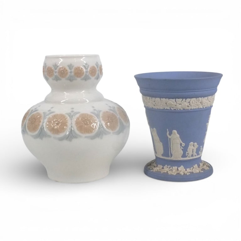 2 Porcelain Vases, Lladro & Wedgwood (1 of 7)