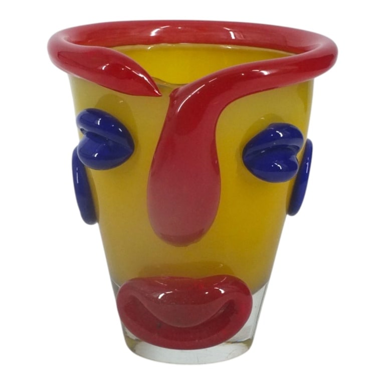 Jaroslav Svoboda, Czech (b. 1938): Jaroslav Svoboda, Czech (b. 1938) "Clown Face" Art Glass Vase. Measures 8-1/4" x 7-1/2". Condition: Good condition. Estimate 200 - 400 Domestic shipping Third party