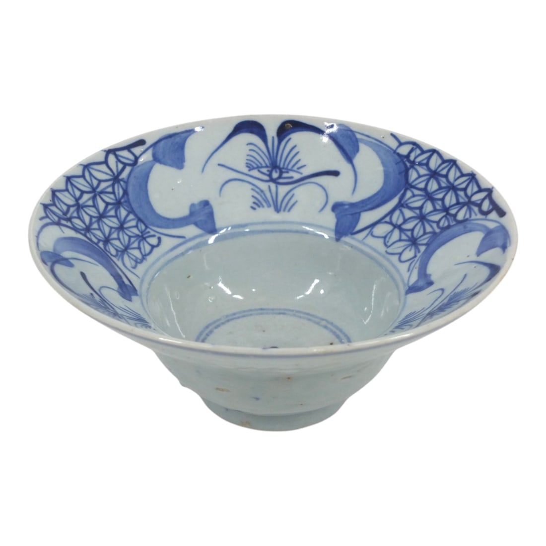 Antique Chinese Blue & White Ogee Form Bowl: Antique Chinese Blue & White Ogee Form Porcelain Bowl. Unsigned. Measures 2-3/4" H x 6-1/4". Condition: Good condition. Estimate 100 - 1000 Domestic shipping Third Party