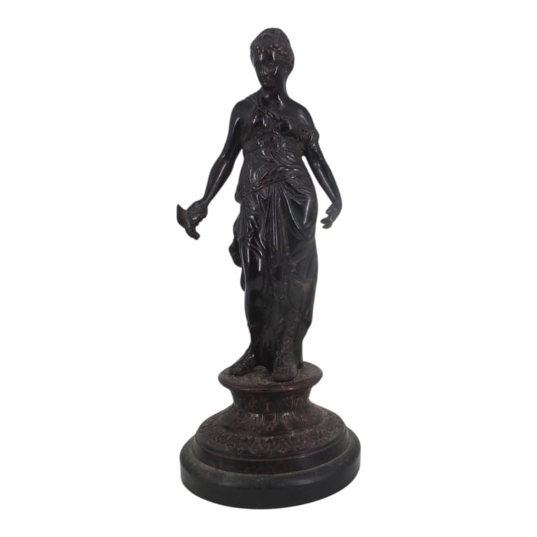Possibly Etienne Stella Bronze "Classical Woman": Possibly Etienne Alexandre Stella, d. 1892) Vintage Bronze "Classical Woman". Unsigned. Measures 17" H. Condition: Good condition. Estimate 100 - 300 Domestic shipping Third Party
