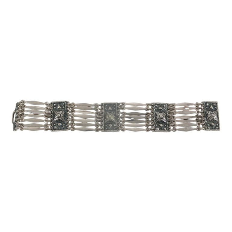 Vintage Sterling Silver Taxco 925 Bracelet: Vintage Sterling Silver Taxco 925 Bracelet. Signed. Measures 7-1/2" x 1", weighs approx. 39 grams. Condition: Good condition. Estimate 100 - 200 Domestic shipping Third Party