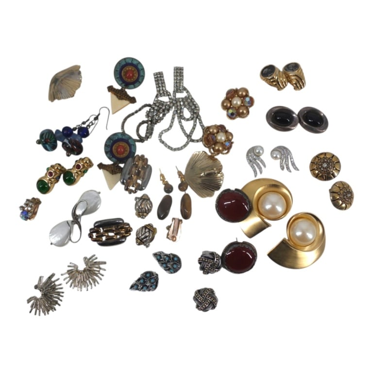 Costume Lot: Les Bernard, Peter Brams, Richelieu +: Vintage costume jewelry earrings lot. Includes: 1 pair each by Les Bernard, Richelieu, Peter Brams Designs (PBD SS), Erwin Pearl. Also included 16 pair unsigned earrings. Estimate 200 - 400 Domestic s
