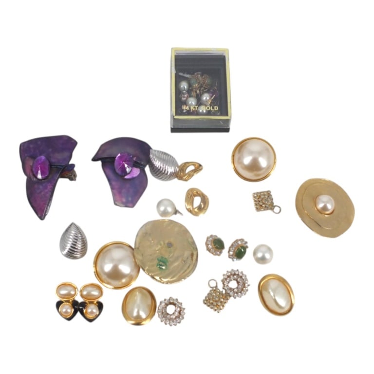 22 Pair Vintage Fashion & Costume Earrings: 22 Pair Vintage Estate Compiled Fashion & Costume Earrings. Various styles, materials. Condition: AS-IS condition, a few with missing posts, clips or bales. Estimate 50 - 75 Domestic shipping Third