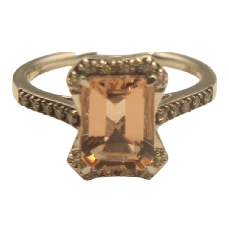 Le Vian Diamond, Morganite and 14K Ring: Le Vian Diamond, Morganite and 14 Karat Yellow Gold Ring. Stamped. Size: 7. Approx. weight: 3.8 grams. Condition: Good condition. Estimate 400 - 800 Domestic shipping Third party
