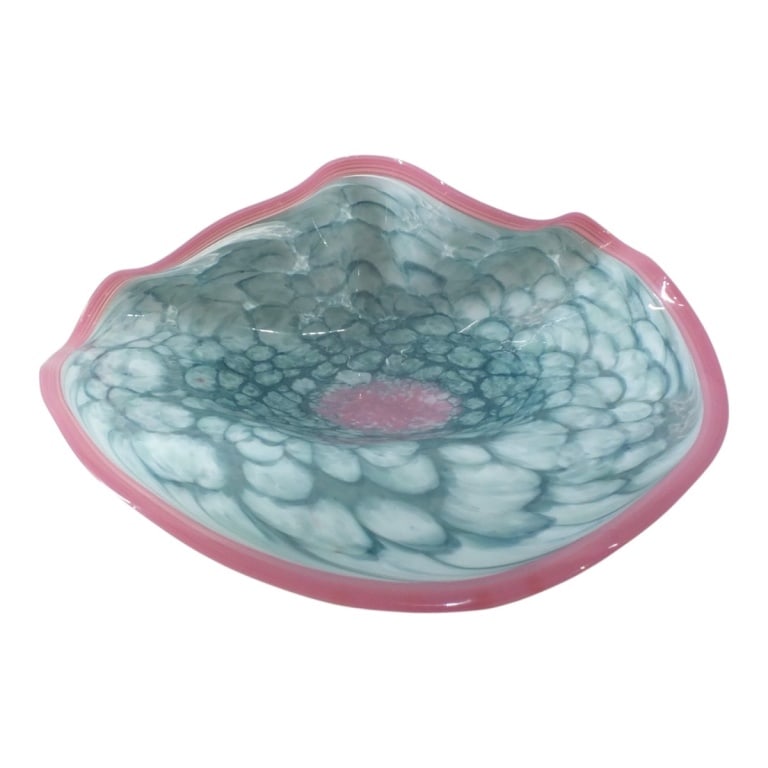 Cliff Goodman (B.1956): Cliff Goodman (B.1956) Large Clam Shell Form Art Glass Bowl. Signed and dated 1993. Measures 6=-3/4" x 17" x 12". Condition: Good condition. Estimate 150 - 250 Domestic shipping Third party