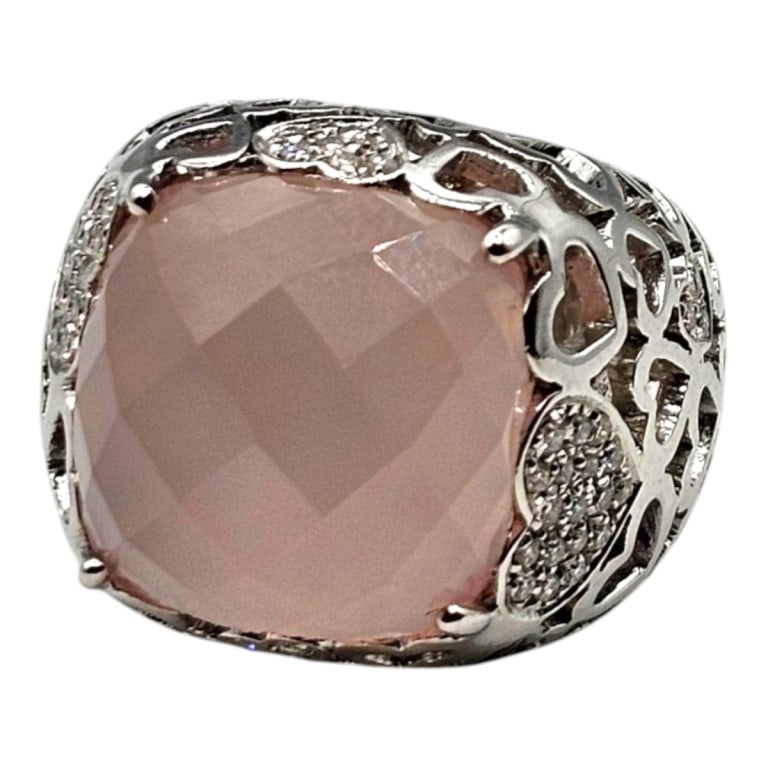 Vintage 18K Diamond & Rose Quartz Ring: Vintage 18 Karat White Gold Diamond & Rose Quartz Ring with Heart Shape Motif. Size: 7. Approx. weight: 12.5 grams. Please note: Due to increased fraudulent activity, customers without an established