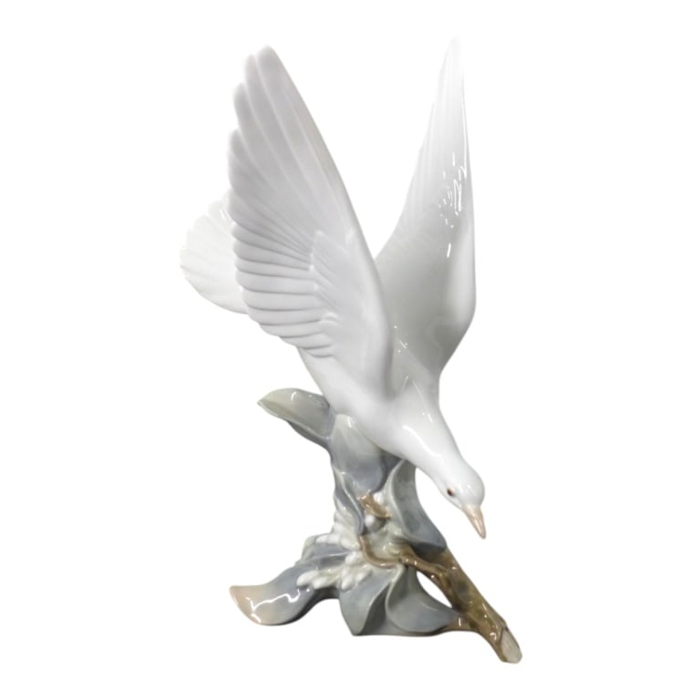 Vintage Lladro Porcelain Figurine (1 of 4)