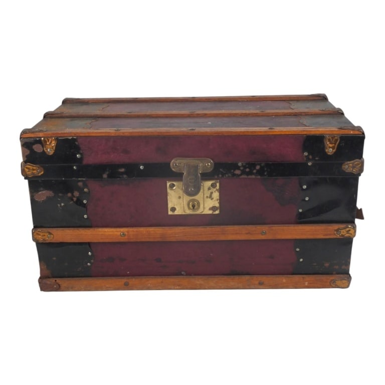 Antique Doll Trunk With Assorted Doll Clothes (1 of 5)
