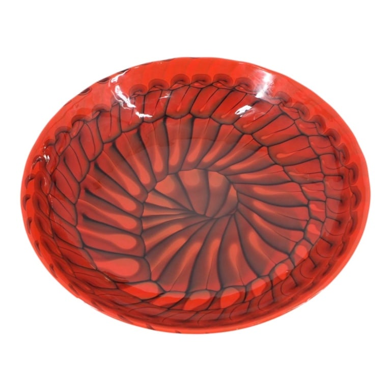 HUGE Murano Art Glass "Nautilus" Centerpiece Bowl: HUGE Murano Art Glass "Nautilus" Centerpiece Bowl. Unsigned. Measures 3-1/2" H x 16" diameter. Condition: Good condition with no chips or cracks. Estimate 100 - 300 Domestic shipping Third Party