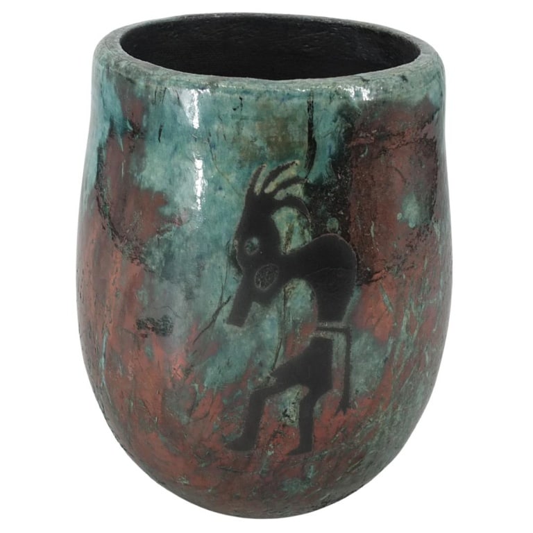 Vintage Studio Art Pottery Vase: Vintage Studio Art Pottery Vase. Signed H. Long. Measures 7-1/2" x 5-1/2" Condition: Good Condition Estimate 20 - 80 Domestic shipping Third party