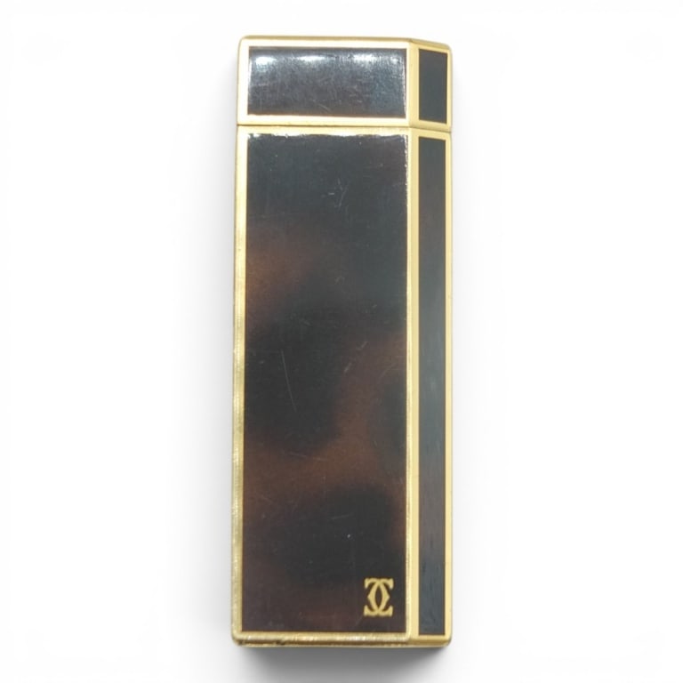 Vintage Cartier Paris Lighter: Vintage Cartier Paris Tortoise Shell Lacquer Lighter. Signed and numbered Cartier Paris N. 1094744. Measures 2-3/4". Please note; We do not guarantee that all parts are present or in working