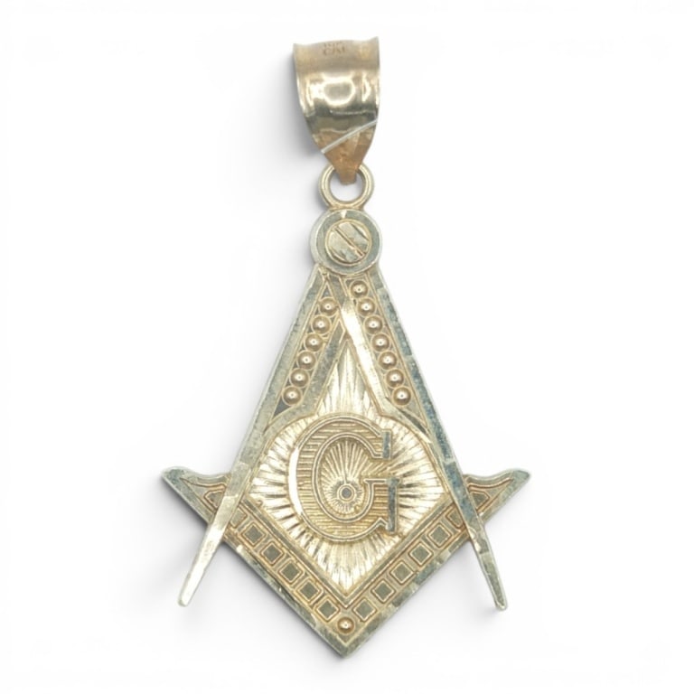 Vintage 14K Masonic Pendant: Vintage 14 Karat Yellow Gold Masonic Pendant. Measures 2-1/4" x 1-1/2". Approx. weight: 4.2 grams. Condition: Good condition. Estimate 300 - 600 Domestic shipping Third party