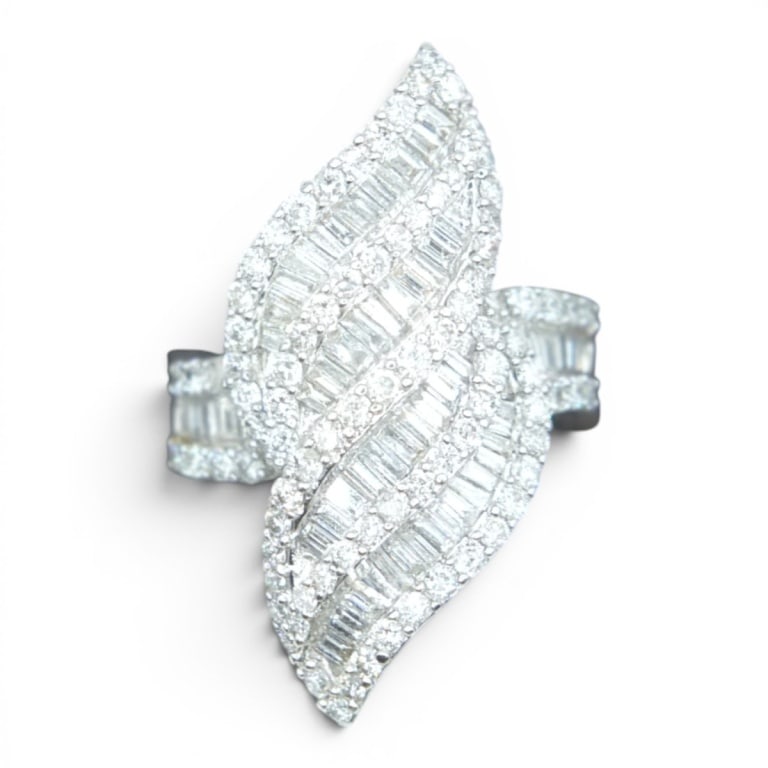 Vintage 14K Diamond Ring: Vintage 14 Karat White Gold Twisted Baguette and Round Diamond Ring. Diamond: 3 TCW, H-color, si2. Ring size 7. Approx. weight: 10.7 grams. Condition: Good condition. Estimate 2000 - 3000 Domestic