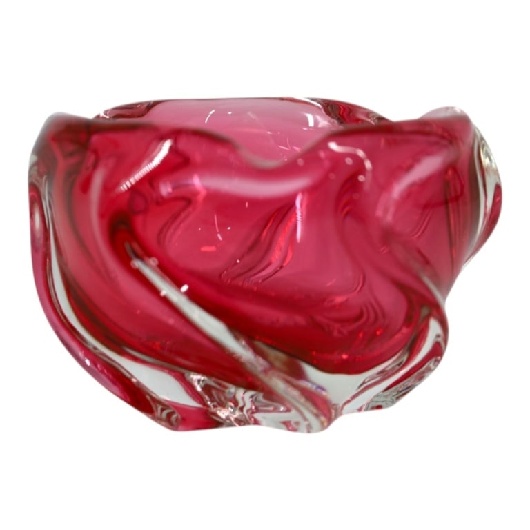 Murano Art Glass Bowl: Murano Pink Art Glass Bowl. Measures 3-1/2" x 5". Condition: Good condition. Estimate 20 - 80 Domestic shipping Third party
